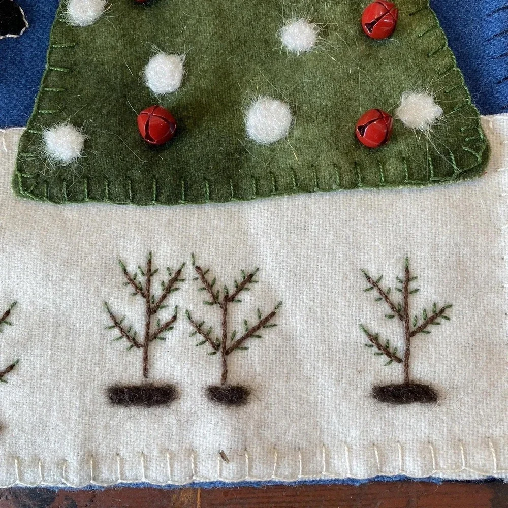 Primitive Christmas PEACE‎ ON EARTH SHEEP Table Runner Mat Doily 17.5